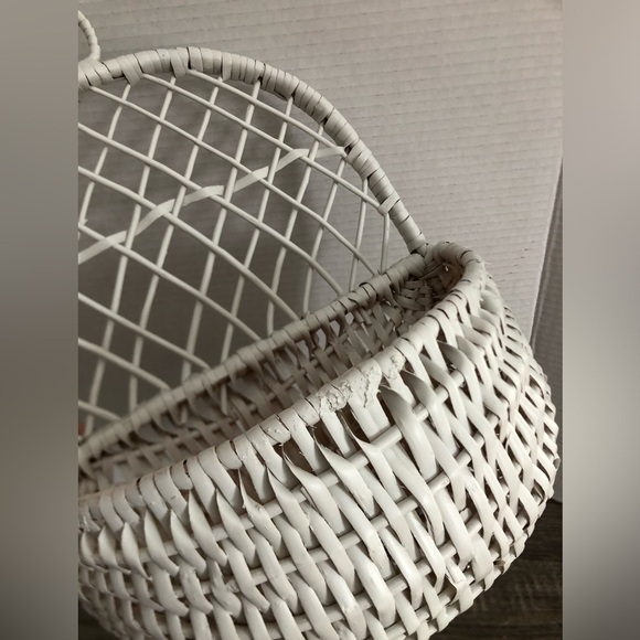 Vtg White Woven Wall Basket - Picture 8 of 11